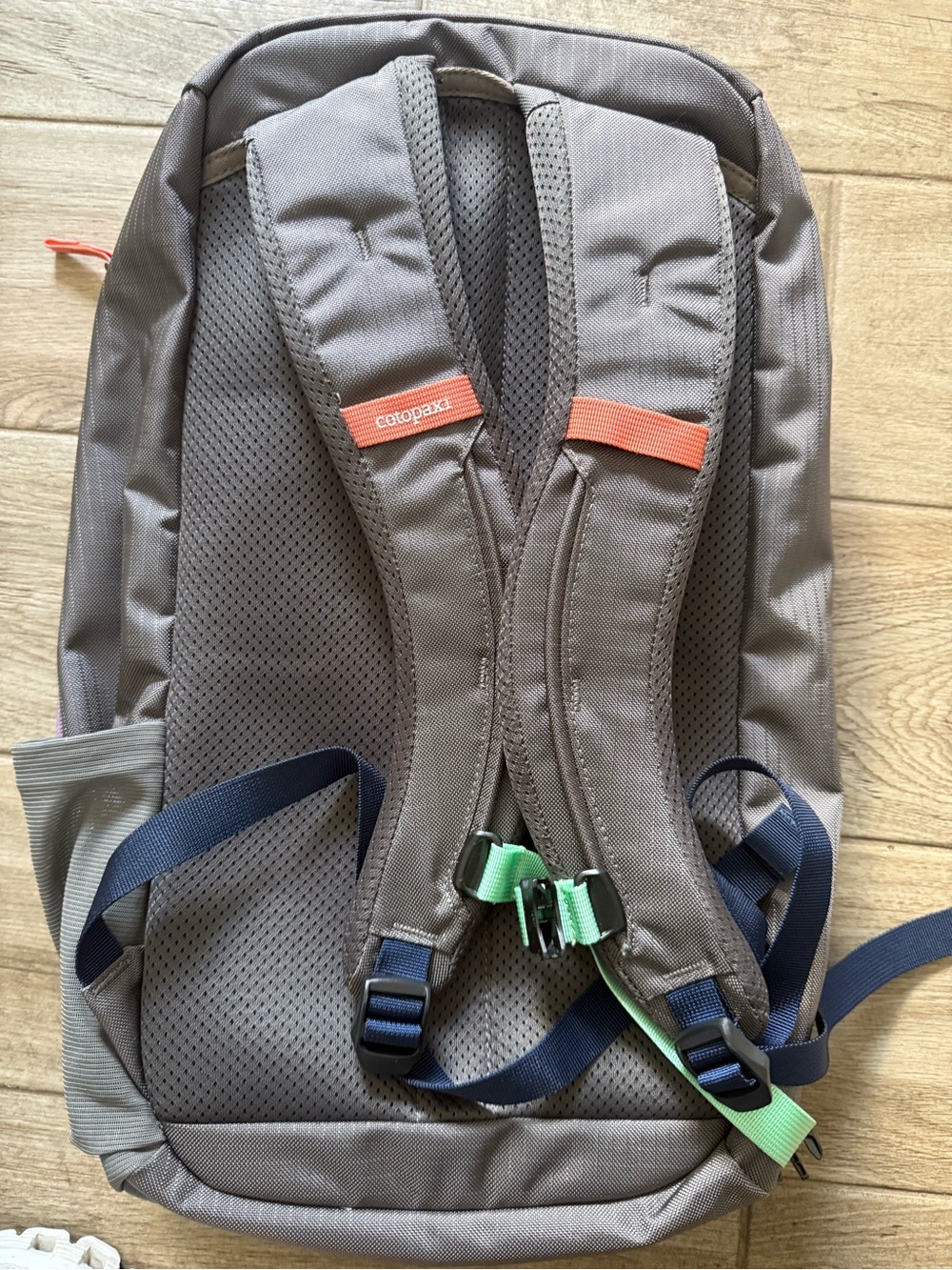 Cotopaxi Allpa 20 Backpack - Smoke/Cinder - Picture 4 of 4